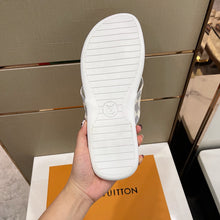 Load image into Gallery viewer, Louis Vuitton Men Slippers
