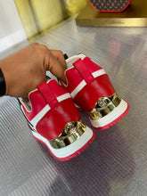 Load image into Gallery viewer, Louis Vuitton Run a way Sneakers
