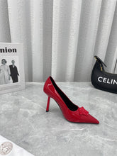 Load image into Gallery viewer, Versace  La Medusa Naplak Pumps
