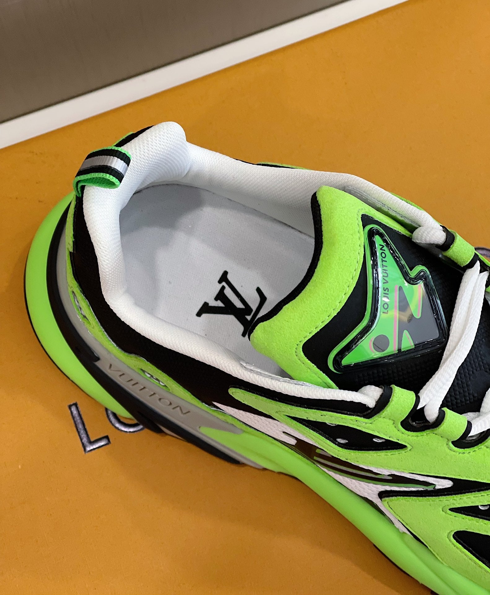 Shop Louis Vuitton 2022 SS Lv Runner Tatic Sneaker (1A9UNT, 1A9TUZ