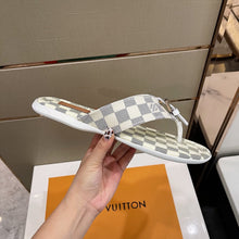 Load image into Gallery viewer, Louis Vuitton Men Slippers
