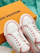 Load image into Gallery viewer, Louis Vuitton Squad Sneakers
