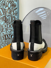 Load image into Gallery viewer, Louis Vuitton Beaubourg Ankle Boots
