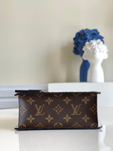 Load image into Gallery viewer, Louis Vuitton Spring Street Bag
