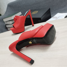 Load image into Gallery viewer, Versace LA MEDUSA PLATFORM MULES

