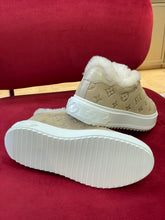 Load image into Gallery viewer, Louis Vuitton Time Out Sneakers

