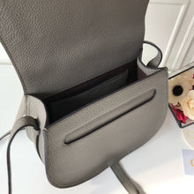 Load image into Gallery viewer, Chloe Marcie Small Saddle  Bag
