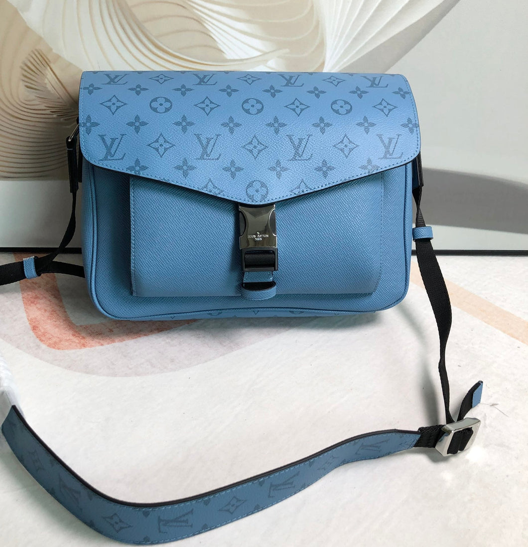 Louis Vuitton Messengerama Bag