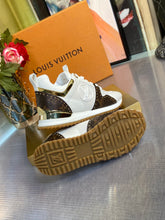 Load image into Gallery viewer, Louis Vuitton Run a way Sneakers
