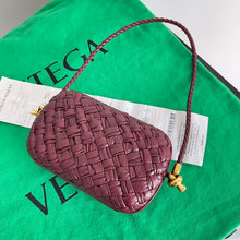 Load image into Gallery viewer, Bottega Veneta Knot On Strap Bag
