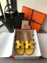 Load image into Gallery viewer, Hermes Oran Sandals
