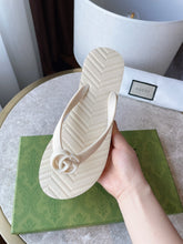 Load image into Gallery viewer, Gucci Chevron Thong Sandal
