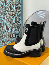 Load image into Gallery viewer, Louis Vuitton Beaubourg Ankle Boots

