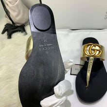 Load image into Gallery viewer, Gucci Leather Thong Sandal - LUXURY KLOZETT
