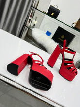 Load image into Gallery viewer, Versace La Medusa Platform Sandals
