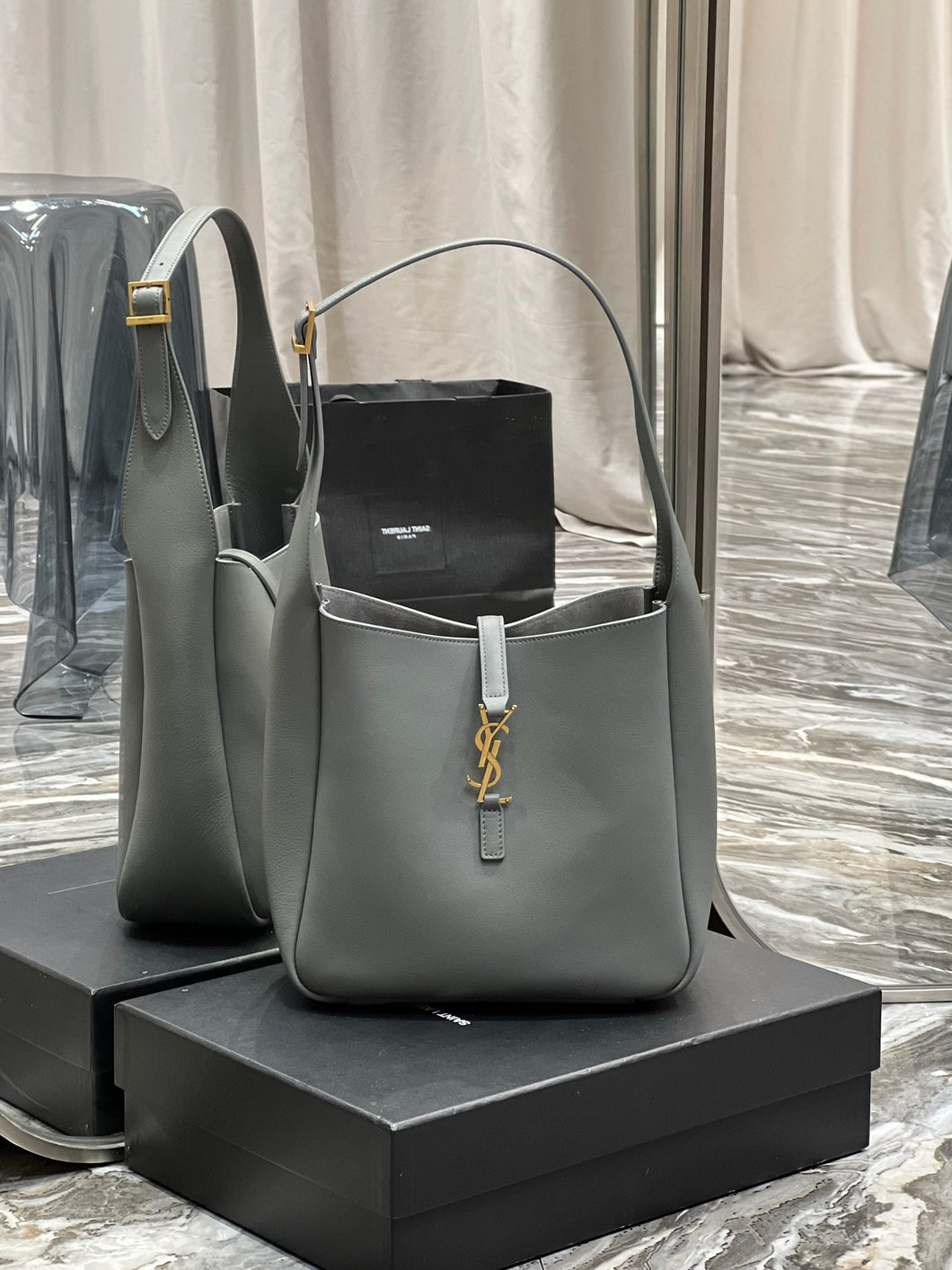 YSL LE 5 À 7 SOFT SMALL HOBO BAG IN SMOOTH LEATHER