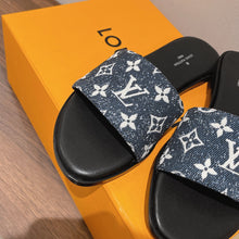 Load image into Gallery viewer, Louis Vuitton Lock it flat Mule
