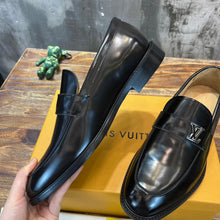 Load image into Gallery viewer, Louis Vuitton Loafer
