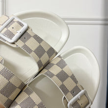 Load image into Gallery viewer, Louis Vuitton Bom Dia Flat Mule

