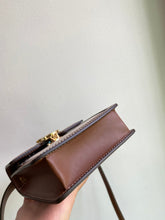 Load image into Gallery viewer, Burberry Robin Leather Bag
