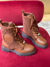 Load image into Gallery viewer, Louis Vuitton Territory Flat Ranger Boots
