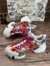 Load image into Gallery viewer, Dior D Connect Sneaker - LUXURY KLOZETT

