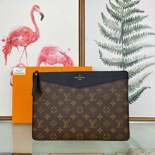 Load image into Gallery viewer, Louis Vuitton Daily Pouch
