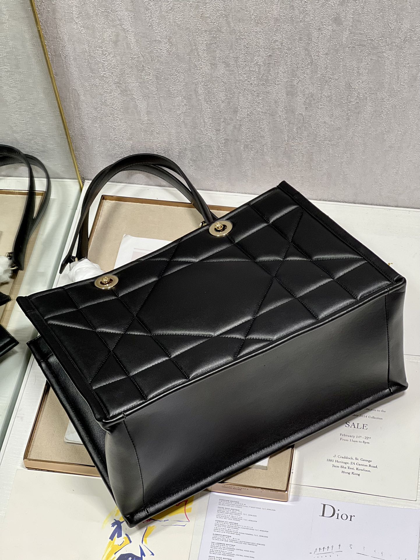 【Dior】 Medium Dior Essential トートバッグ Christian Dior Medium Dior Essential Tote Bag