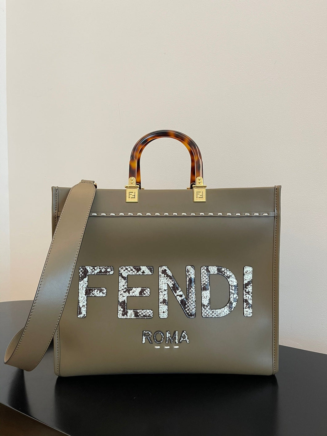 Fendi Sunshine Shopper Medium Bag