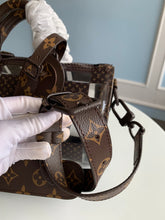 Load image into Gallery viewer, Louis Vuitton Keepall Bag 25
