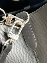 Load image into Gallery viewer, Louis Vuitton NeoNoe MM Bag
