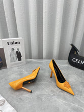 Load image into Gallery viewer, Versace  La Medusa Naplak Pumps
