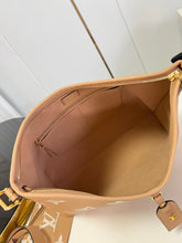 Load image into Gallery viewer, Louis Vuitton Carryall PM Bag
