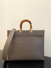 Load image into Gallery viewer, Fendi Sunshine Shopper Medium Bag
