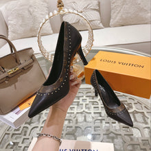 Load image into Gallery viewer, Louis Vuitton Signature Pump
