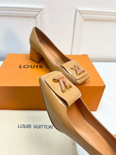 Load image into Gallery viewer, Louis Vuitton Shake Pump
