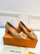 Load image into Gallery viewer, Louis Vuitton Shake Pump
