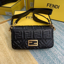 Load image into Gallery viewer, Fendi baguette Bag - LUXURY KLOZETT
