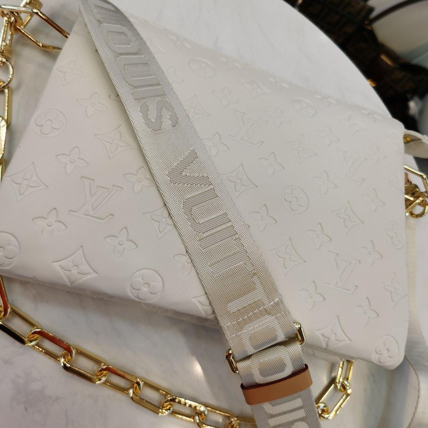 Louis Vuitton LV Coussin PM Golden Leather ref.371739 - Joli Closet
