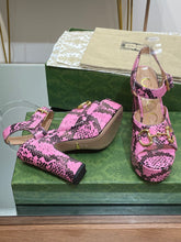 Load image into Gallery viewer, Gucci Platform Sandal With Horsebit
