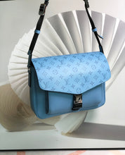 Load image into Gallery viewer, Louis Vuitton Messengerama Bag
