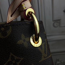 Load image into Gallery viewer, Louis Vuitton Graceful MM Bag
