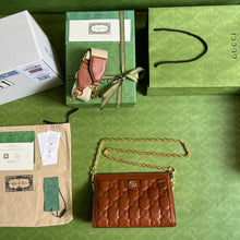Load image into Gallery viewer, Gucci GG  Matelasse Leather Shoulder Bag
