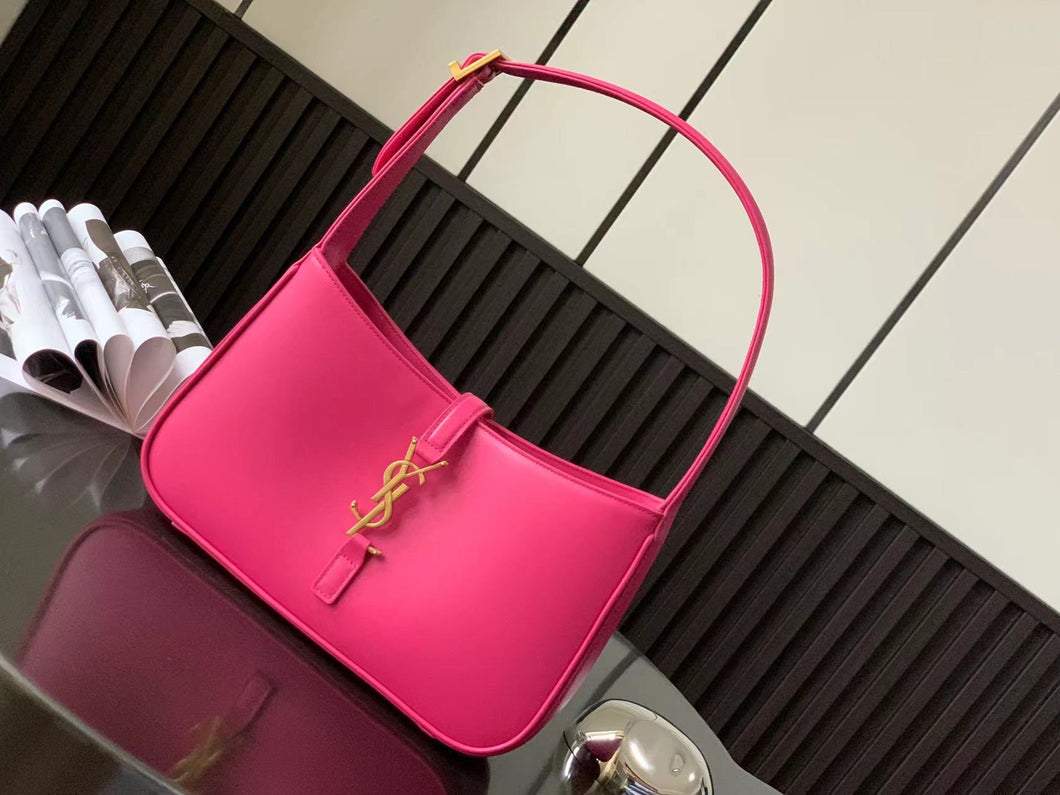 YSL Le 5 A 7  Hobo Bag In Smooth Leather
