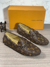 Load image into Gallery viewer, Louis Vuitton Arizona Mocassin Shoe
