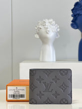 Load image into Gallery viewer, Louis Vuitton wallet
