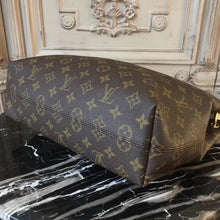 Load image into Gallery viewer, Louis Vuitton Graceful MM Bag
