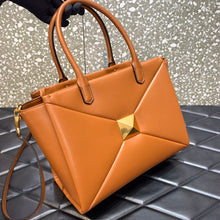 Load image into Gallery viewer, Valentino One Stud Medium Bag
