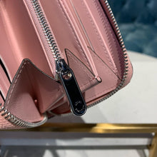 Load image into Gallery viewer, Louis Vuitton Zippy Wallet
