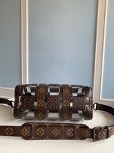 Load image into Gallery viewer, Louis Vuitton Keepall Bag 25
